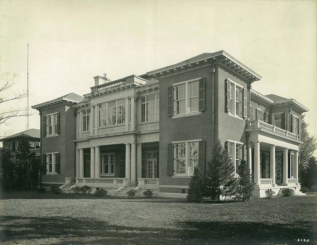 東京、裏側から見たオランダ公使館本館( 昭和3年)。