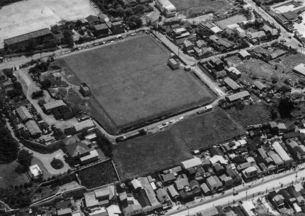 Aerial photograph of the area around the embassy, 1956 (Showa 31)